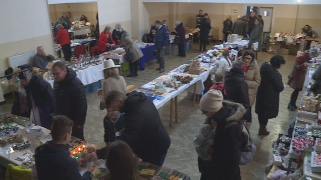 Obdivovať ručne vyrobené vianočné ozdoby, betlehemy z dreva a dať si pohár dobrého punču mohli všetci, ktorí zavítali do Katolíckeho kultúrneho domu vo Vrútkach