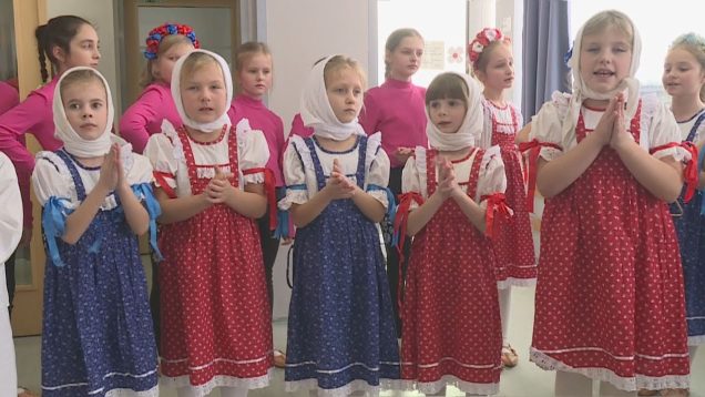 Šikovní žiaci zo ZŠ s MŠ Priehradná svojou hudbou, tancom a milým slovom spríjemnili predvianočné dopoludnie klientom zariadenia Senior Martin