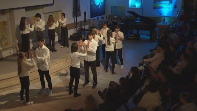 Študenti ESŠ venujú výťažok z vianočného večierka i z ďalších podujatí, ktoré zorganizujú počas roka neziskovej organizácii Plamienok