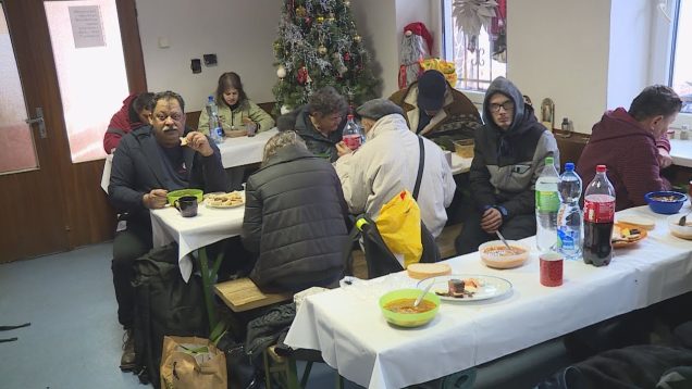 V Dome charity sv. Krištofa sa už stalo peknou tradíciou, že tamojší pracovníci vytvoria ľuďom bez domova aspoň na pár dní pocit domova