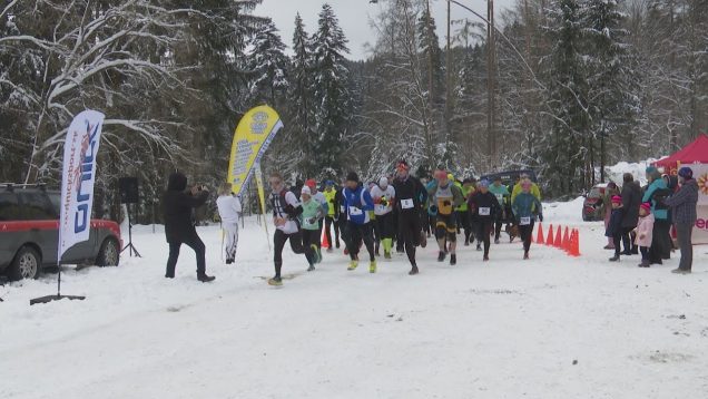 V zasneženom horskom teréne na Stráňach zdolávali bežci 9 km dlhú trať