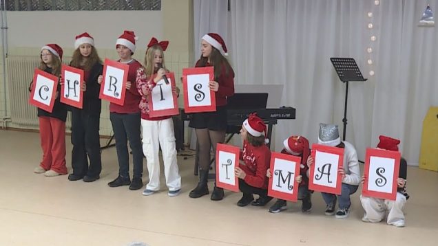 Vianočná akadémia v podaní žiakov Gymnázia J. Lettricha bola ukážkou tvorivosti, talentu, ale aj zodpovednosti a rešpektu pred vzácnym publikom