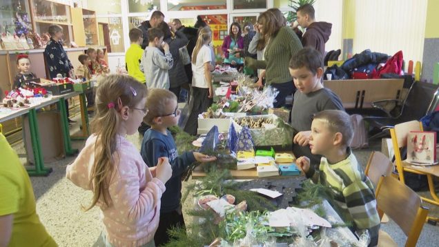 Vianočné trhy, vianočné dielne aj program pripravili žiaci s pedagógmi pre rodičov, priateľov a blízkych