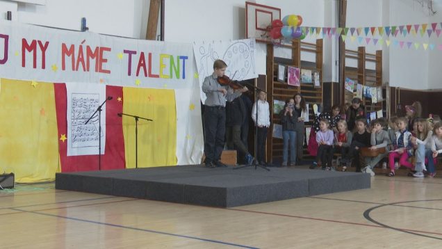 Žiaci zo školy na Severe majú talentu na rozdávanie. Po trojročnej prestávke sa v škole opäť konala veľká prehliadka tanca, spevu, hry na hudobný nástroj a mnoho iného
