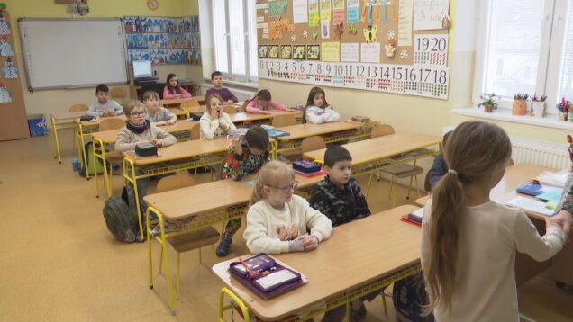 Dnes už niektorí žiaci polročné vysvedčenie do rúk nedostávajú. Polročné prázdniny sú tiež minulosťou