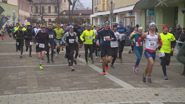 Mnohí bežci z celého Slovenska sa s rokom 2023 rozlúčili tradične Silvestrovským behom zdravia. Vo Vrútkach napísalo športové podujatie už 42. ročník