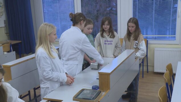 Chemický chameleón, rezanie polystyrénu i robotické hračky čakali na piatakov, ktorí sa budú uchádzať o štúdium na osemročnom gymnázium