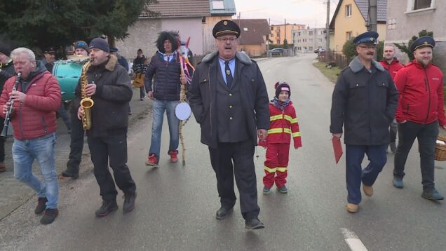 Gazdinky si opäť privstali, napiekli a pripravili bohaté pohostenie a spolu s pánmi domu a deťmi vyčkávali, kedy konečne prídu. A prišli. V Dolnej Štubni si ctia zvyky a tradície