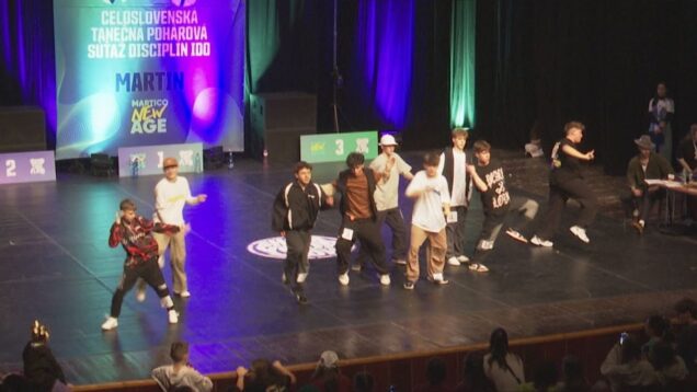 Na javisku v Strojári sa vystriedalo 500 tanečníkov. Predviedli tanečný štýl hip- hop