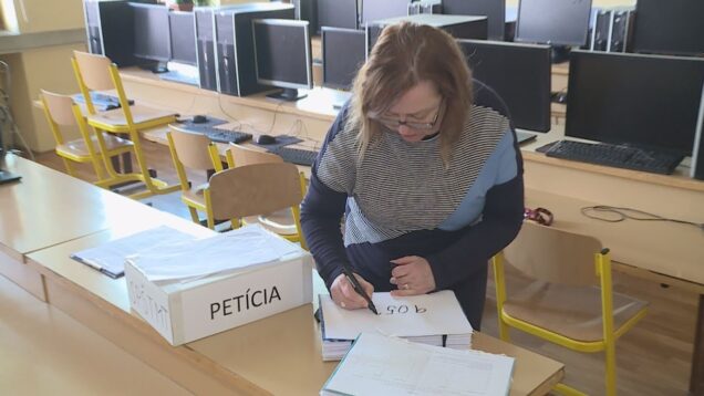 Na podateľňu Žilinskej župy bola v stredu odovzdaná petícia s viac ako 9000 podpismi. Ľudia žiadajú, aby Stredná priemyselná škola technická zostala na pôvodnej adrese