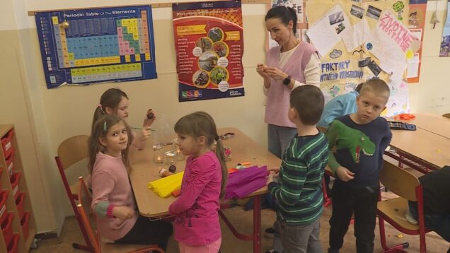 Žiaci prvého stupňa spoznávali zvyky a tradície našich predkov a tí starší dostali jedinečnú možnosť oboznámiť sa s rôznymi profesiami, ale aj ponukou stredných škôl