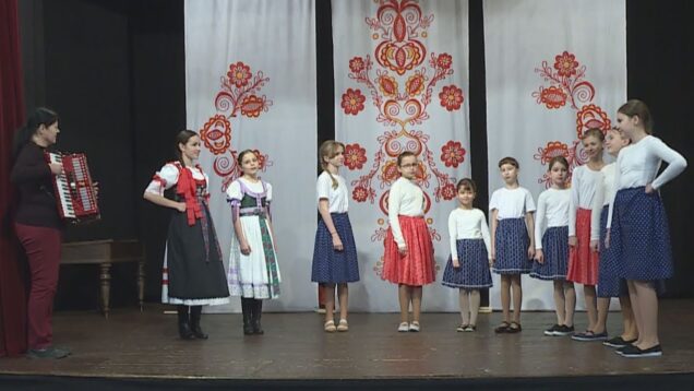 Zvonivé hlasy a láska k ľudovej kultúre boli opäť hlavnou súčasťou súťaže „O zlatú guľôčku“. Teda regionálneho kola celoštátnej prehliadky hudobného folklóru detí