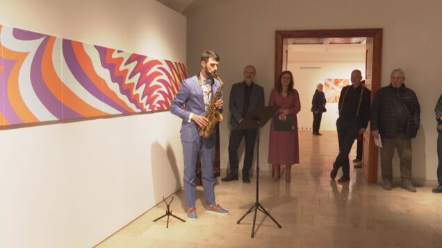 Autor v dielach zachytil odtlačky z náhrobných kameňov židovského cintorína. Vyjadrujú memento toho, čo by sa už nikdy nemalo zopakovať