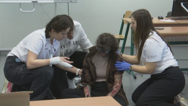 Popáleniny, únik rádioaktívnej látky i vyhrotené situácie museli vyriešiť mladí medici na MedGames junior 2024