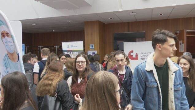 Študenti mali príležitosť na jednom mieste zistiť informácie o podmienkach práce v českých aj slovenských zdravotníckych zariadeniach
