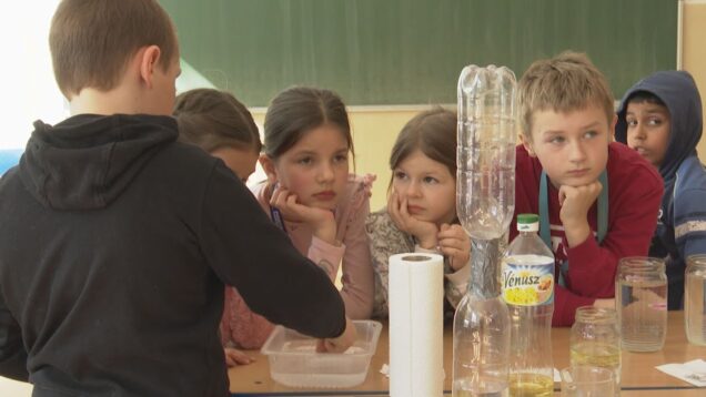 Voda v prírode, voda v ľudskom tele, dažďové záhrady aj vodné živočíchy. Deti z „Kronerky“ si pripomenuli Svetový deň vody zaujímavými aktivitami