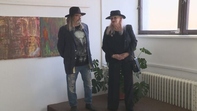 Napriek tomu, že na jedno oko už vôbec nevidí, známy výtvarník Alex Slačka tvoriť neprestal. Naopak, svoje vnútorné pocity a predstavy naďalej dáva na plátno