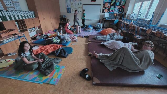 Ôsmaci prišli so zaujímavou myšlienkou pre svojich mladších spolužiakov. Učiteľov to nadchlo tiež a tak spoločne strávili v škole celú noc. A bolo naozaj veselo