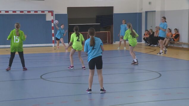 Súťažná vybíjaná sa nedá porovnávať s tou, ktorú deti hrávajú pred domom. Ide o dynamickú hru, v ktorej treba zapojiť nielen telo, ale aj myseľ