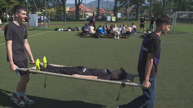 Ako reagovať, ak nastane neočakávaná udalosť? Ako ošetriť krvácanie, preniesť zraneného, či ako sa nestratiť v prírode? To všetko vás už môžu učiť žiaci ZŠ N.Hejnej