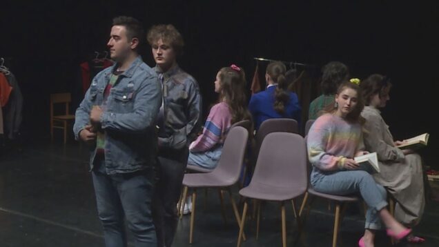 Budúci herci maturovali na divadelných doskách. Odohrali divadelnú hru o láske a korupcii