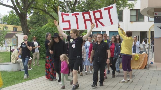 Deň matiek oslávili rodinným piknikom a spoločnou prechádzkou mestom