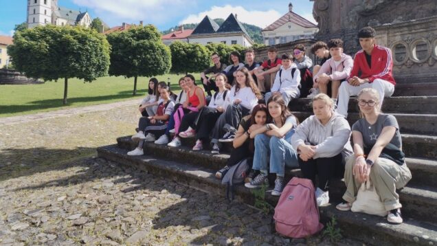 My k nim chodíme za slnkom a morom, oni obdivujú naše hory a prírodu. Žiakov zo Španielska naša krajina nadchla a keď budú dospelí, chcú sa k nám určite vrátiť opäť