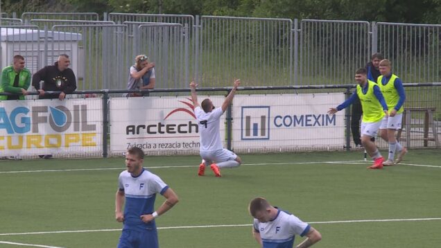 Aj keď domáci, opäť v oklieštenej zostave začali lepšie, postupne začali pritvrdzovať Častkovce. Tie to ešte stále nemali v tretej lige vyhraté a body potrebovali ako soľ