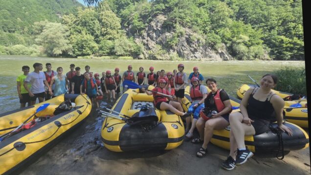 Deti zo ZŠ H. Zelinovej dostali za skvelé výsledky, skvelú odmenu. Splavovali Váh z Vrútok až do Strečna