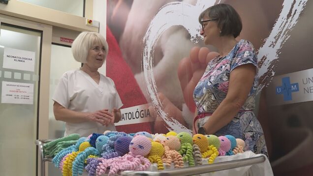 Malé bábätká nie sú v inkubátore alebo v postieľke sami. Spoločnosť im robia mäkučké chobotničky, ktoré majú zázračnú moc a silu, Vďaka nim sa dieťatko vyvíja rýchlejšie