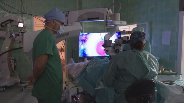 Priamy prenos operačných zákrokov očí poskytol lekárom, odborníkom a medikom taký pohľad ako vidí operatér