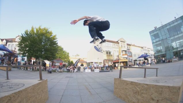 Triky, skoky, otáčky. Námestie v centre mesta bolo plné adrenalínu, zábavy no najmä skejtbordingu