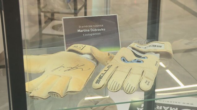 Dres legendárneho C.Ronalda s jeho autogramom, rukavice brankára Dúbravku, loptu s podpisom Hamšíka, ale aj prierez históriu MŠK Fomat nájdete na unikátnej výstave