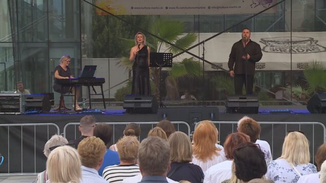 Neopakovateľná sopranistka Michaela Varády, úžasný tenorista Titusz Tóbisz a klavírny doprovod Júlie Grejtákovej urobili v sobotu z pešej zóny ten Najkrajší kút v šírom svete