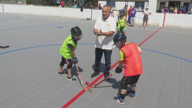 Opotrebovaný betónový povrch konečne nahradil nový plastový. Ten je pre hokejbalistov komfortnejší a výrazne šetrnejší k ich kĺbom a kolenám