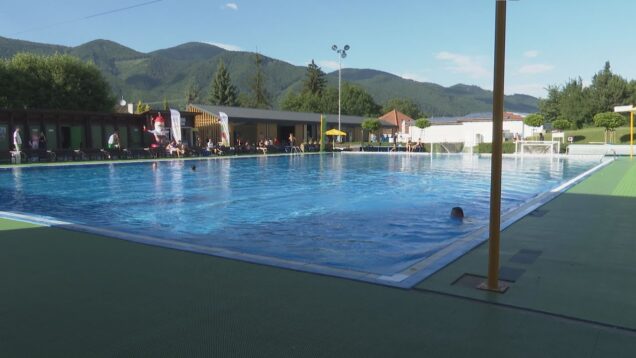 Počas letnej sezóny si môžu návštevníci vychutnať občerstvenie na kúpalisku vo Vrútkach v modernom bufete. Obnovili aj filtre a pribudol nový chodník