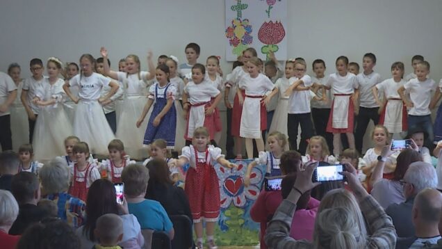 Super deti zo ZŠ s MŠ Priehradná, spolu so super pani učiteľkami si pripravili čarovný program. Svojim vystúpením nadchli každého, kto sa zmestil do zaplnenej sály