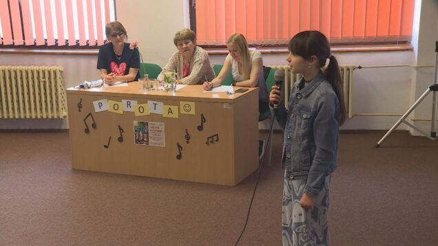 Talent, výborný výkon a obrovskú odvahu predviedli malí speváci vo vydarenej karaoke súťaži. Podujatie bolo výnimočné aj tým, že jeho hlavnou myšlienkou bolo búranie bariér