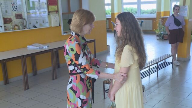 „Vek nezastavíme a všetko je tak, ako má byť“. To sú slová milovanej riaditeľky ZŠ A.Stodolu, ktorá síce odchádza do dôchodku, no kontakt so svojou školou určite nestratí