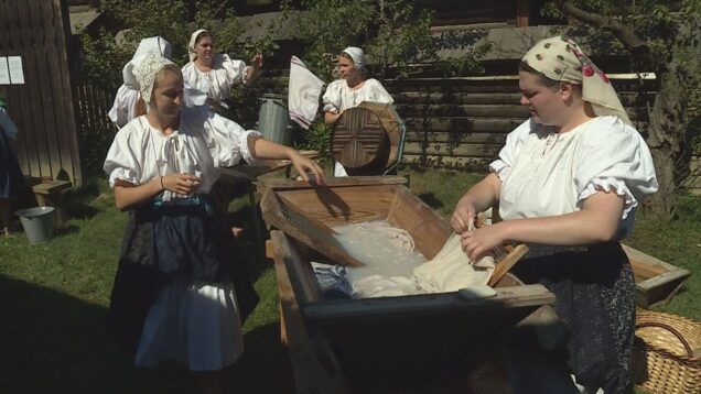 Dnes si zájdeme do obchodu a čo potrebujeme si kúpime. Našich predkov však namiesto obchodu čakala tvrdá práca. A aj tak boli šťastnejší, ako sme my dnes