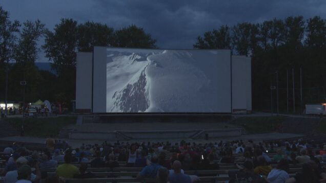 Obľúbené kino pod hviezdami, alebo koncerty rôznych žánrov. Pre mnohých je leto letom aj vďaka návšteve amfiteátra