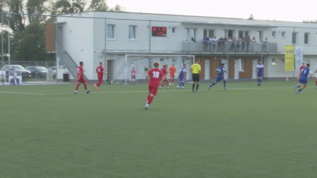 Až 11 kariet a tri góly. To je bilancia sobotného duelu, v ktorom za kratší koniec nakoniec ťahali domáci. Vypracovali si síce viacero sľubných šancí, premeniť dokázali len jednu