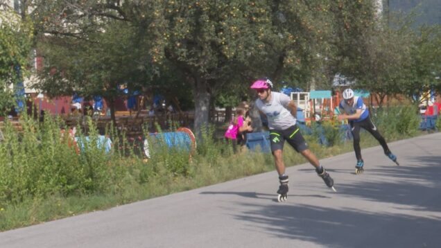 Martinská celoročná olympiáda pokračovala pretekmi na kolieskových korčuliach. Hoci ide o jednu z najťažších disciplín, vyznávačov má medzi deťmi i dospelákmi