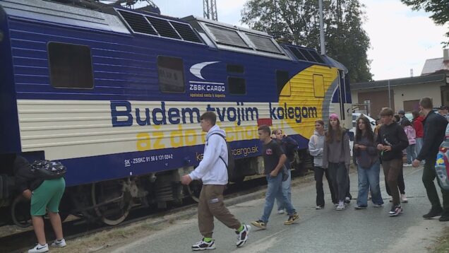 Stovky žiakov a študentov stredných škôl si prezreli ukážky z povolaní železničiarov, vodičov ale aj lodných kapitánov