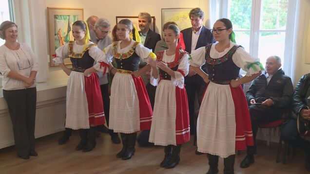 Výtvarník, básnik či esejista popri svojej tvorbe ani nepostrehol ako sa dožil 75-ky. Narodeniny oslávil obklopený množstvom priateľov pri finisáži svojej výstavy