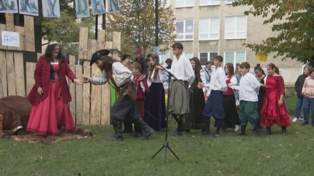 Kráľovský sprievod, streľba z luku aj vyberané jedlá. Stredoveké podujatie spojilo vzdelávanie aj zábavu