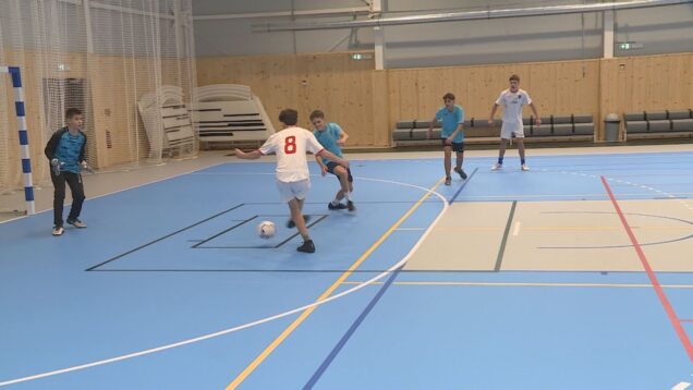 Veľká premiéra zožala veľký úspech. Do boja o najlepší futsalový tím okresu sa zapojilo až 18 základných škôl a súťaž bola rozdelená do troch hracích dní