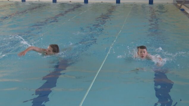 V disciplíne plávanie si prišlo zmerať sily približne 400 rekreačných plavcov