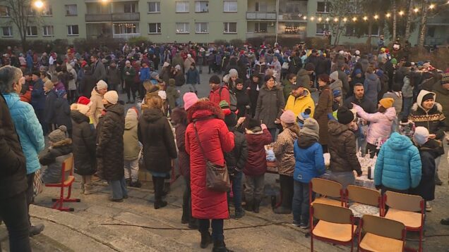 Čarovný program, krásne výrobky a hlavne ukážka veľkých sŕdc všetkých žiakov i učiteľov. Výťažok z trhov venovali malému Alexkovi a pomohli aj iným