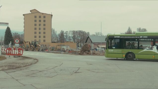 Chátrajúca bytovka v širšom centre sa obnovuje, nadchod na Ul. Červenej armády je, na Podháji dočasne zrušili zastávku MHD, zrevitalizované Námestie protifašistických bojovníkov je pravidelne udržiavané